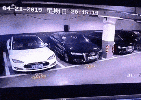 上海一辆特斯拉非充电停车自燃：原因未知