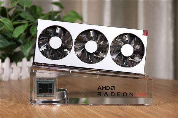 AMD 50周年纪念版Radeon VII曝光：激情红