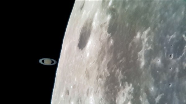 拍月亮算什么 老外用三星S8拍到了土星