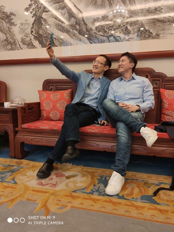 林斌曝光红米骁龙855旗舰：升降全面屏/配色亮眼