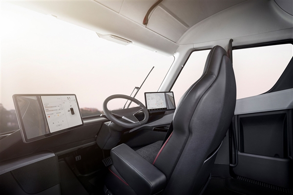 特斯拉计划于2020年生产电动卡车Semi：续航提升至966km