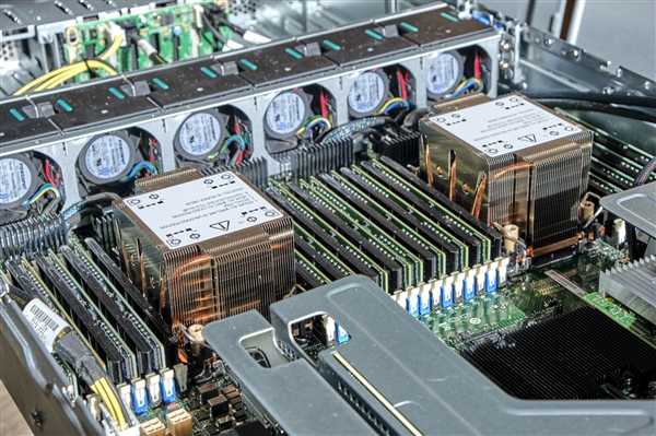 单芯10nm 40核心！Intel三代可扩展志强官方美图赏