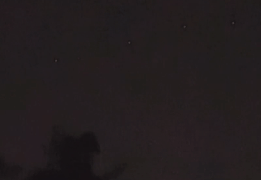 美国民众报告拍到“UFO舰队”：后被证实是SpaceX星链卫星