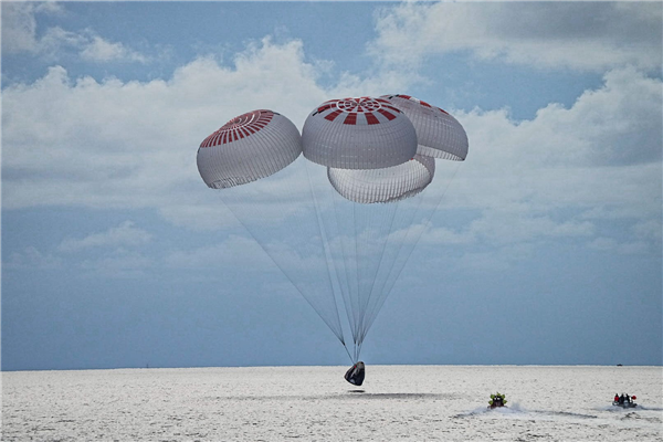 SpaceX“全平民太空旅行团”回地球！全程无专业宇航员陪护