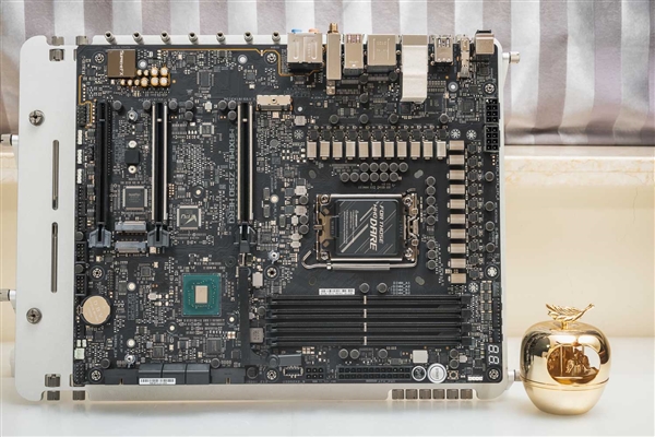 Intel 12代酷睿为啥换接口？Z690主板最深入科普