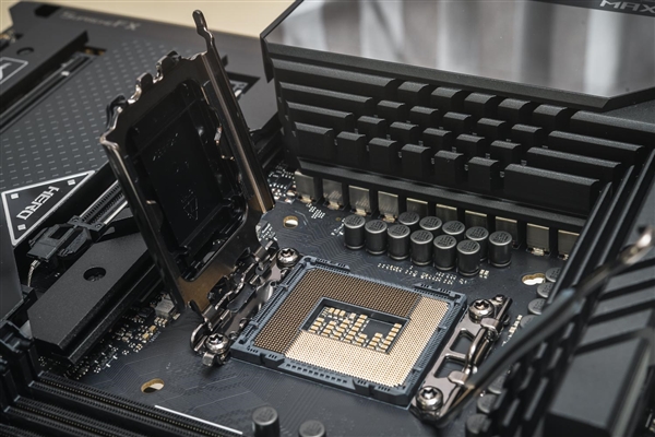 Intel 12代酷睿为啥换接口？Z690主板最深入科普