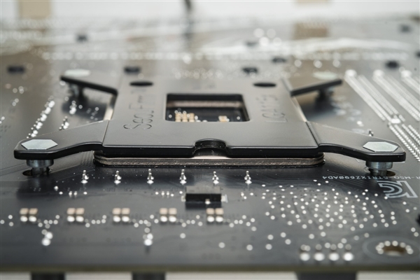 Intel 12代酷睿为啥换接口？Z690主板最深入科普