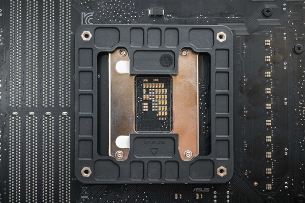 Intel 12代酷睿为啥换接口？Z690主板最深入科普
