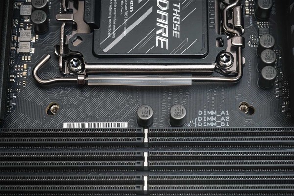 Intel 12代酷睿为啥换接口？Z690主板最深入科普