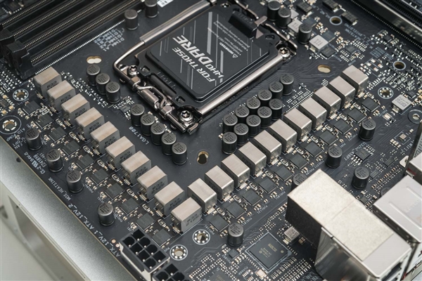 Intel 12代酷睿为啥换接口？Z690主板最深入科普