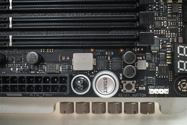 Intel 12代酷睿为啥换接口？Z690主板最深入科普