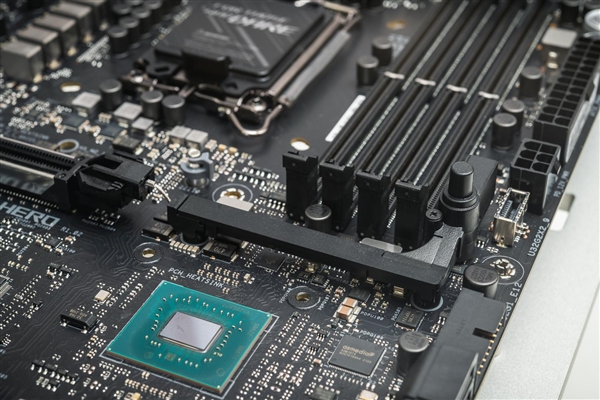 Intel 12代酷睿为啥换接口？Z690主板最深入科普