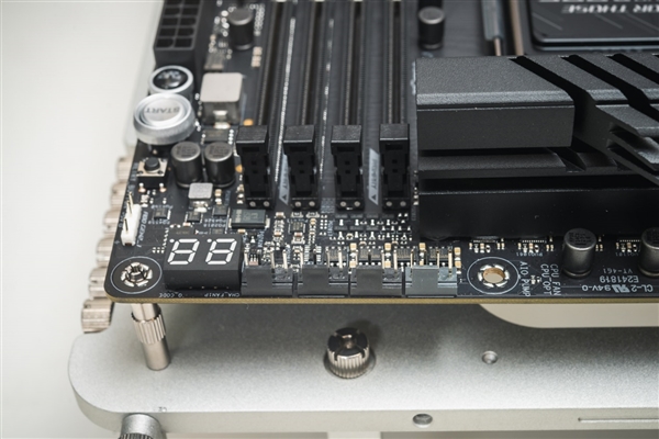 Intel 12代酷睿为啥换接口？Z690主板最深入科普