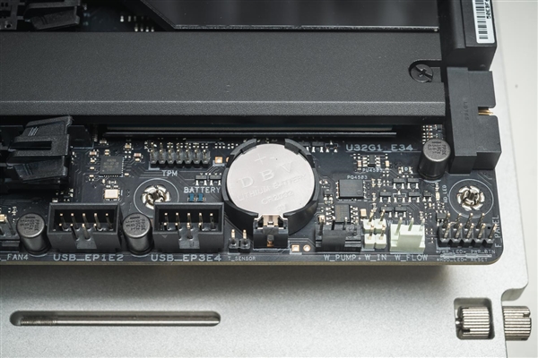 Intel 12代酷睿为啥换接口？Z690主板最深入科普