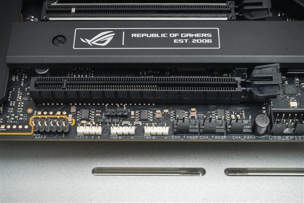 Intel 12代酷睿为啥换接口？Z690主板最深入科普