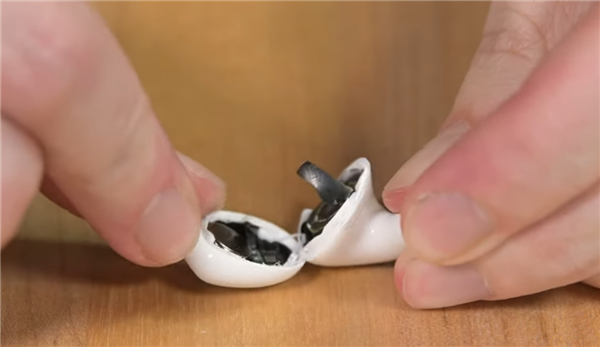 故障即报废！iFixit评价AirPods3：可修复性为0