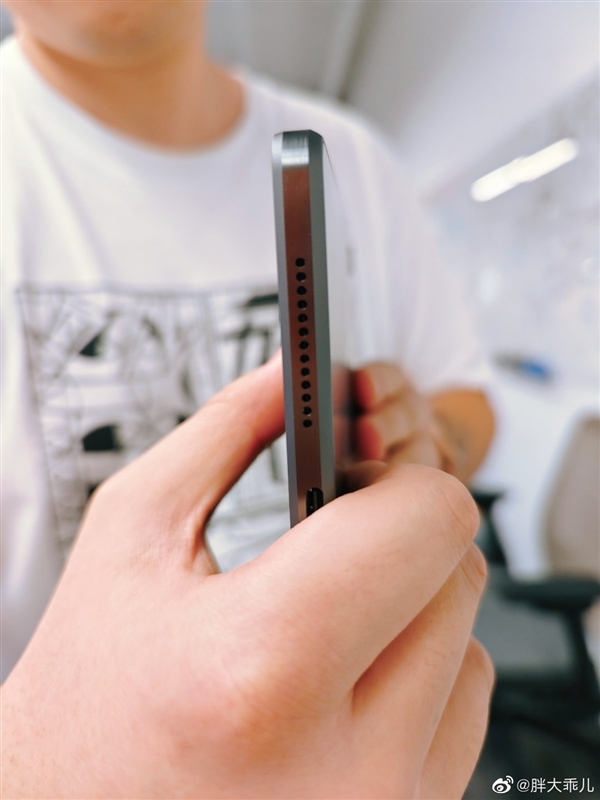 8寸2.5K高刷屏！联想拯救者Y700游戏平板/iPad mini 6对比图出炉