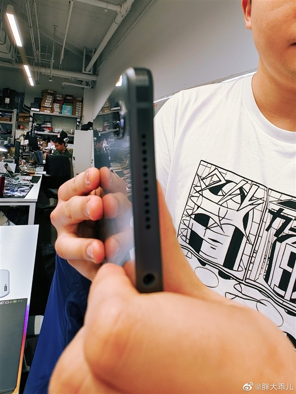 8寸2.5K高刷屏！联想拯救者Y700游戏平板/iPad mini 6对比图出炉