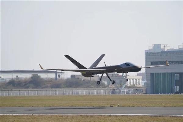 我国翼龙-1E大型无人机首飞成功：全面对标美国掠食者