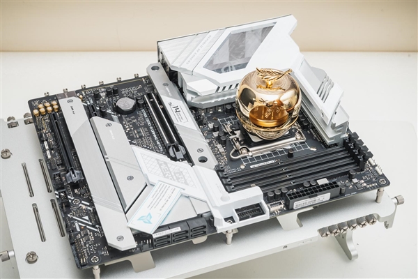 DDR4、DDR5究竟该选谁？Intel 11/12代酷睿深度测试