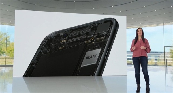 对比新款iPhone SE和iPhone 13 mini后：苹果藏不住了