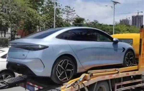 特斯拉Model 3最强对手！比亚迪海豹实车曝光：加速史上最快