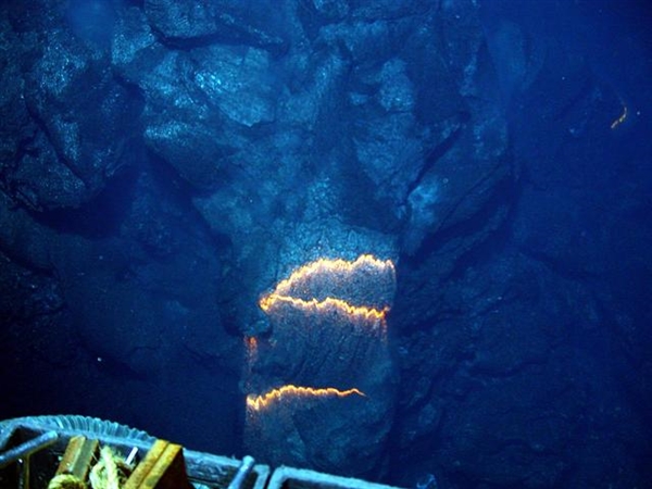 海水冷却岩浆 为什么汤加火山在海下爆发 却波及半个地球？