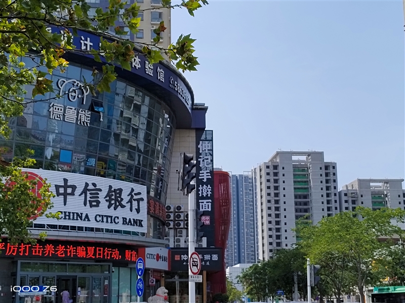 “卷王之王”来袭!iQOO Z6评测:80W双芯闪充+OIS光学防抖最强千元机