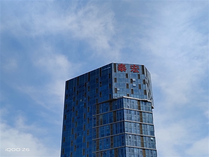 “卷王之王”来袭!iQOO Z6评测:80W双芯闪充+OIS光学防抖最强千元机