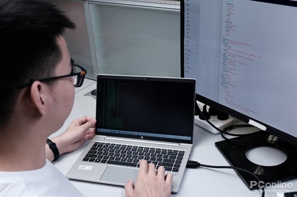 32GB内存战66开虚拟机是种什么体验？一个字：爽