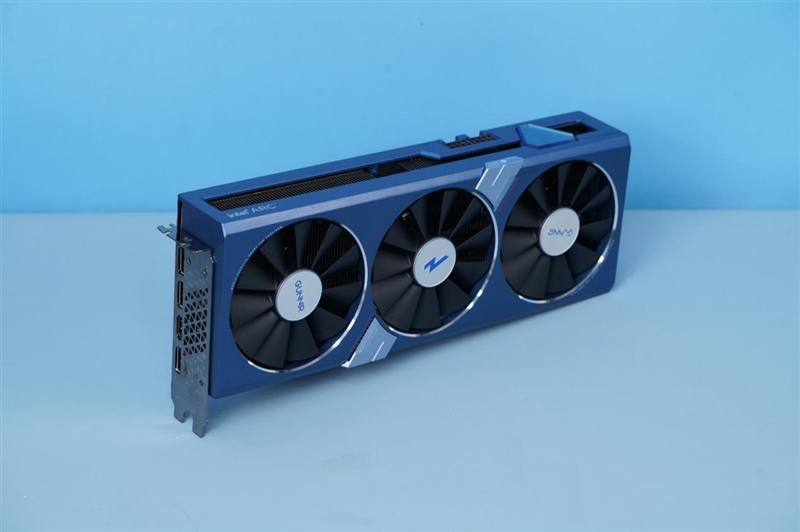 最强非公！蓝戟Intel Arc A770 Flux OC显卡评测：2K分辨率比RTX 3060快9%