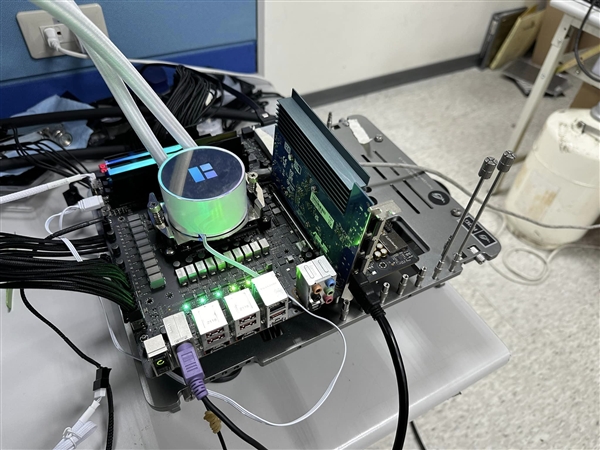 创纪录10.6GHz！AMD锐龙8000G APU内存频率创纪录