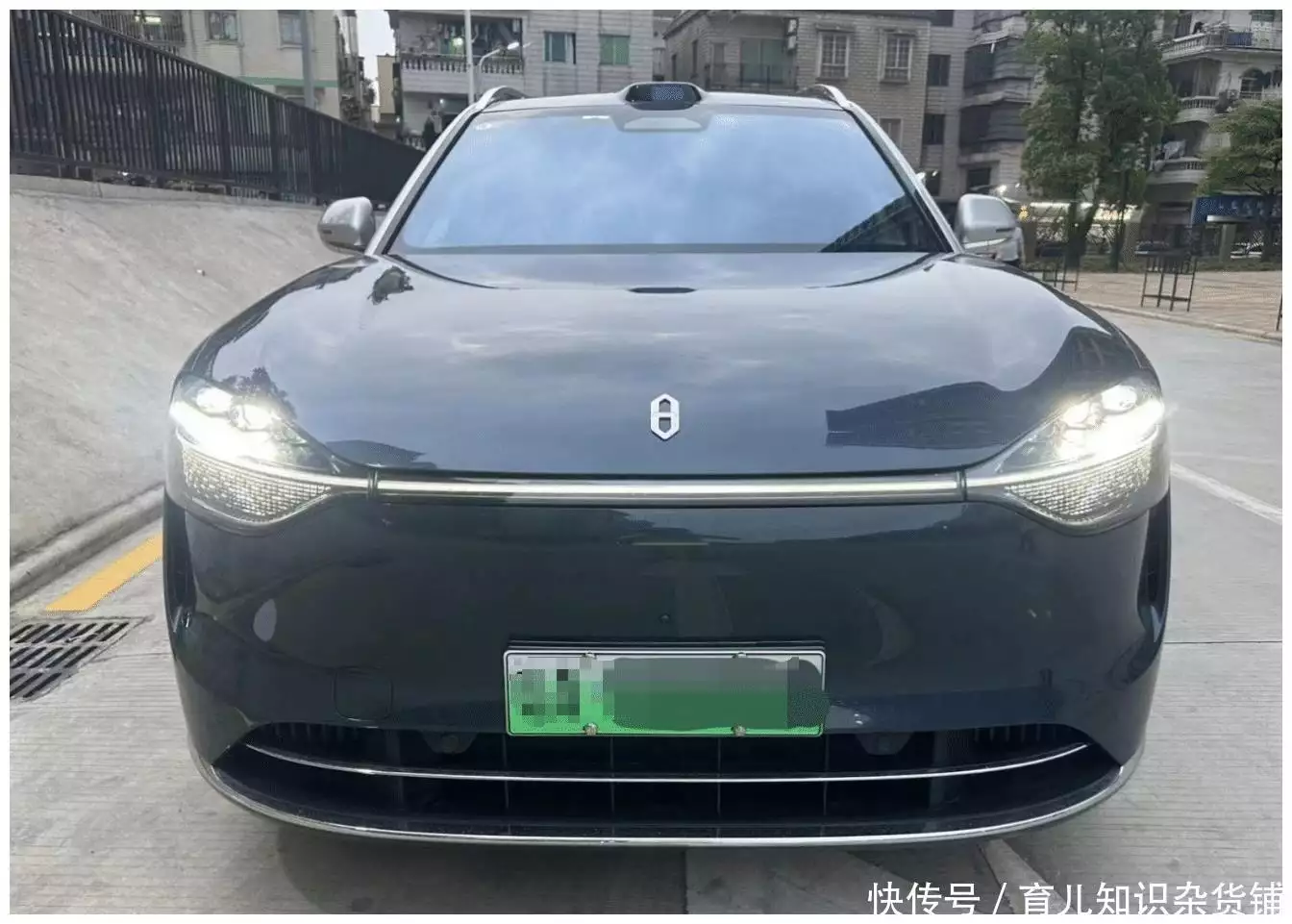 花56万落地一辆问界M9，提车两个月车主分享了自己的用车感受广东女子追剧伤心哭泣狗子急坏，立马上前安慰！另一狗子反应亮了