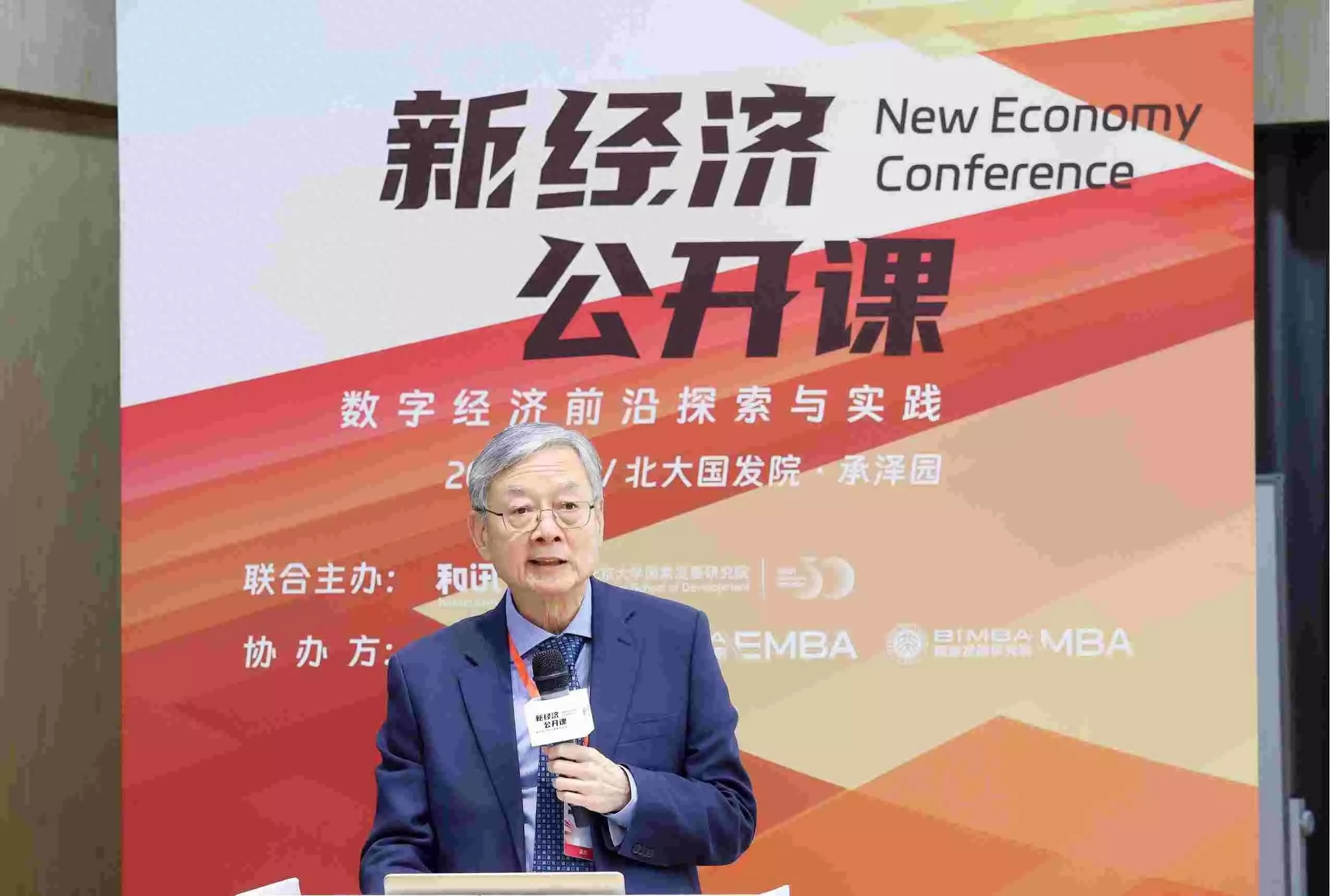 人工智能变革期三大难题待解，未来哪些产业将进入高爆发期？张曼玉说的对，从“断崖式老去”的海清身上：看到娱乐圈残酷真相
