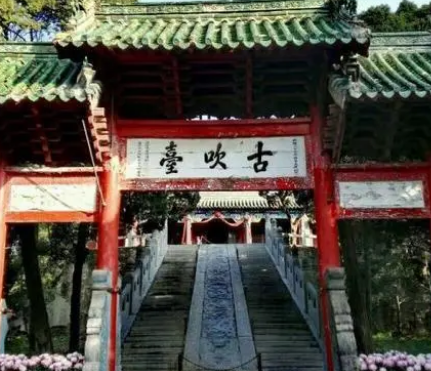 千金买屋下一句是什么?（千金买壁的典故是什么？告诉我们什么道理）