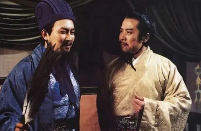 诸葛亮为什么答应刘备出山（诸葛亮为什么强烈建议刘备除掉刘封？他有何考量？）