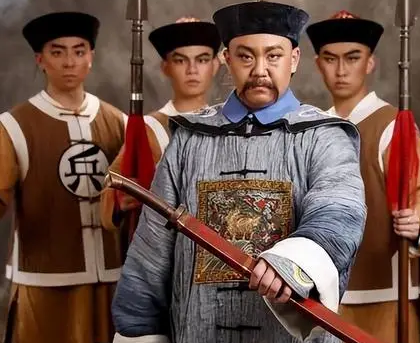 清朝衣服上的兵和勇（清朝士兵衣服上有兵,勇,丁,卒四字 他们的待遇有什么不同）