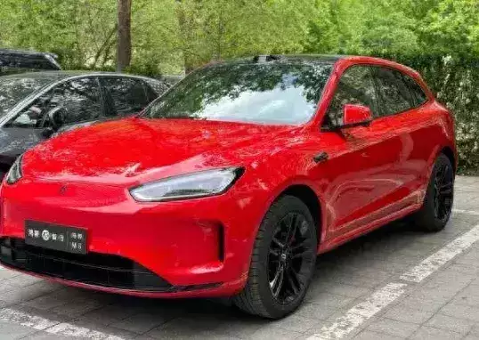 金康问界公司（问界新M5售价24.98万元起，我们在北京车展上看到了！与著名导演同居20年，41岁生下女儿，她为何至今不结婚？）