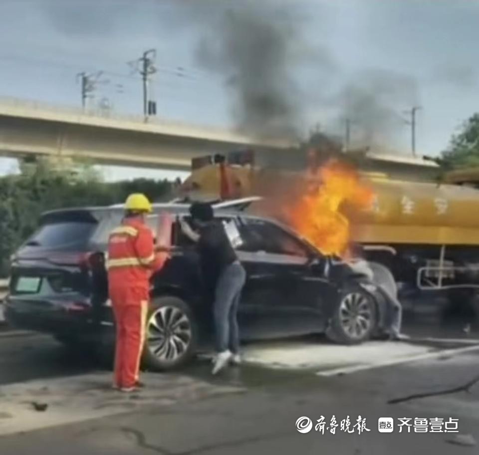 问界m7车标太难看（问界M7车祸：车门把手样式不重要，未自动解锁是大忌）