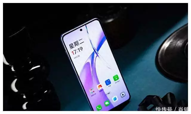 oppo性价比超高的手机（几乎零差评的3款OPPO手机，高颜值价格公道，流畅用四五年杨幂初中无人敢表白，看了初三照片，网友：就这长相谁敢追？）