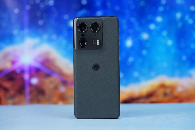 高级感大片随手可拍！moto X50 Ultra评测：做史上最聪明的moto手机