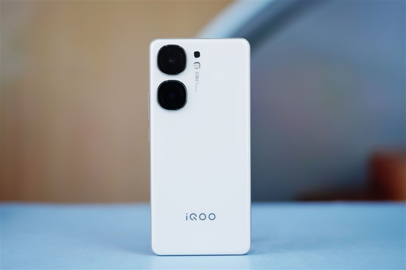 3K价位电竞神机！iQOO Neo9S Pro评测：144帧丝滑玩《原神》