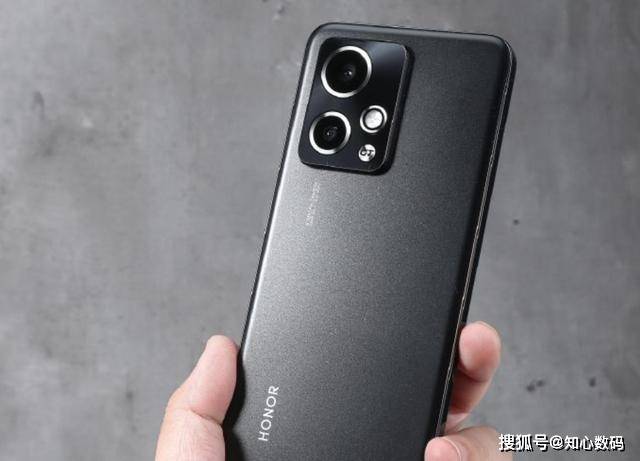 荣耀乱套了，骁龙8Gen2+100W闪充，12GB+256GB才卖1964元 