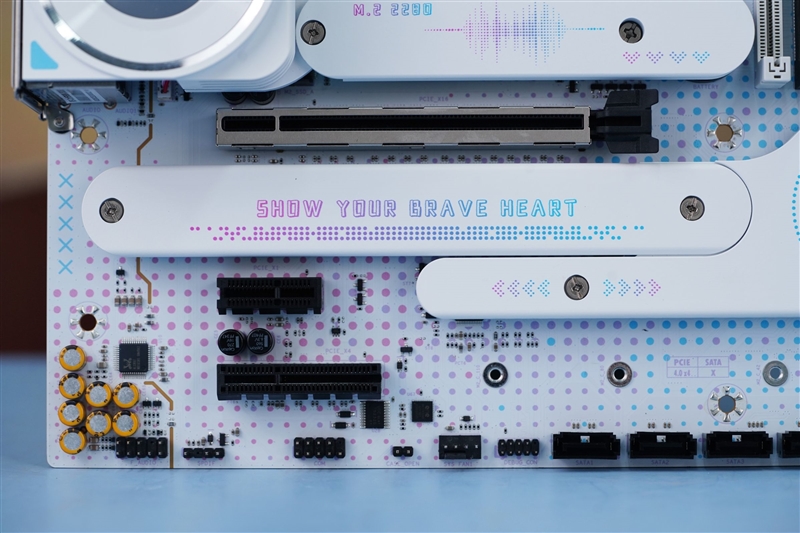 高颜值主板还是得看铭瑄！iCraft B760M CROSS评测：性能完全不输三大厂竞品