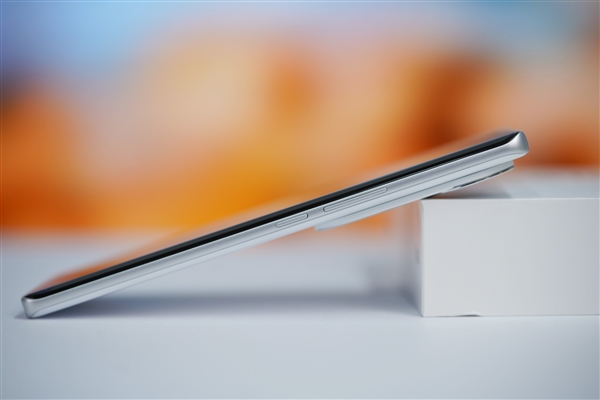 陶瓷般精致+云阶镜组!vivo S19 Pro图赏
