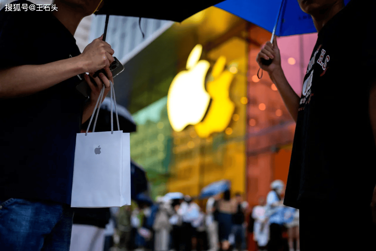  iPhone 15系列大幅“降价”，库克又给国产手机上了一课！ 