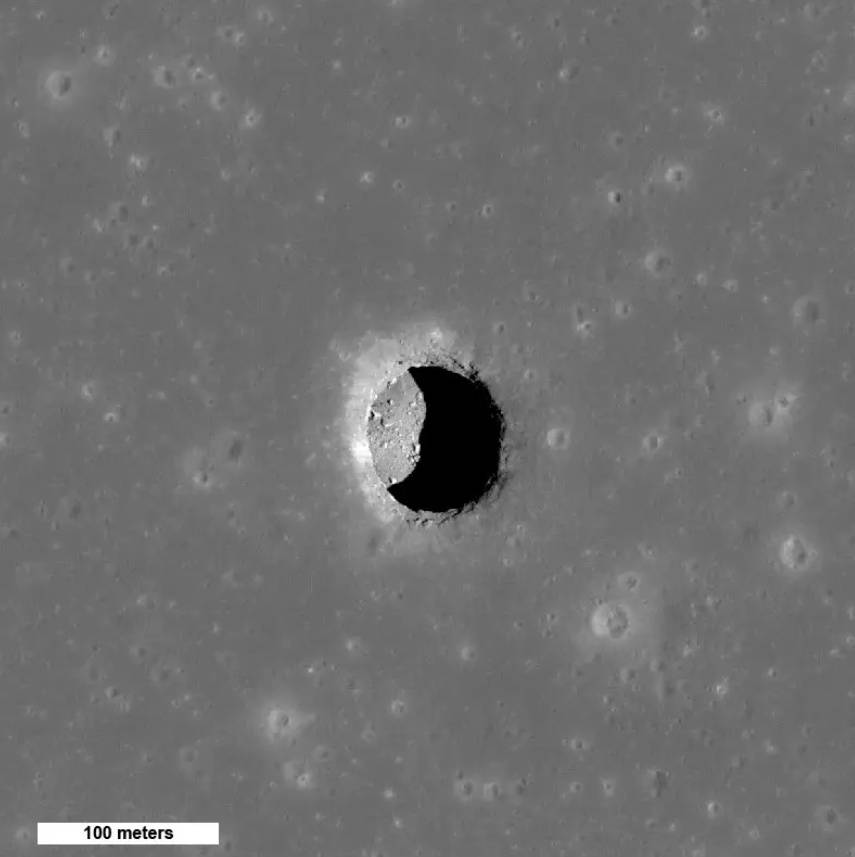 火星上发现一个神秘的洞，科学家认为那里蕴藏着外星生命的秘密 
