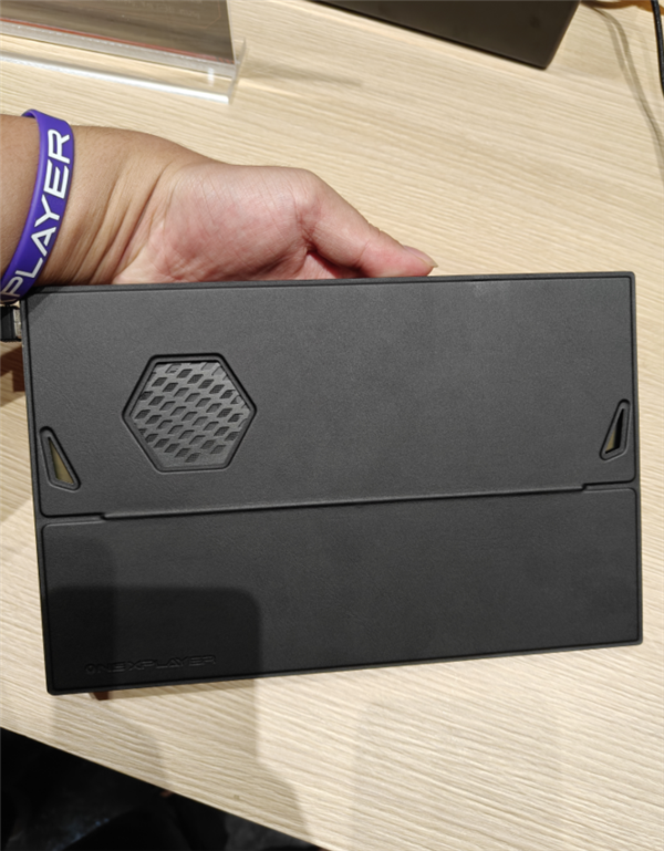 壹号本X1mini三合一电脑发布：锐龙7 8840U处理器 5699元起