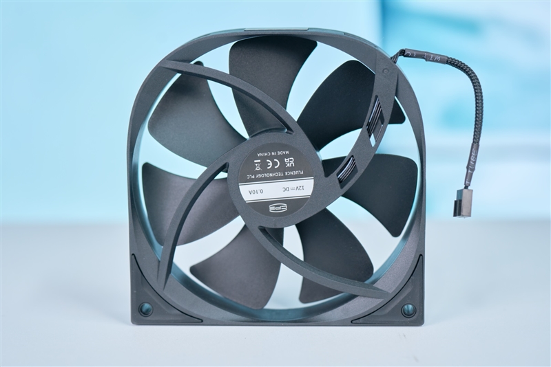 新一代风冷之王！超频三泰拉巨风RZ820评测：散热接近360水冷 还有超高颜值
