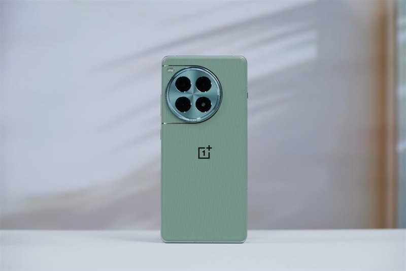 续航最强的性能手机！一加Ace 3 Pro评测：重度游戏玩家也能轻松用一天